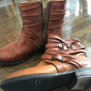 Women’s 10 Camel Strappy Frye Bootie