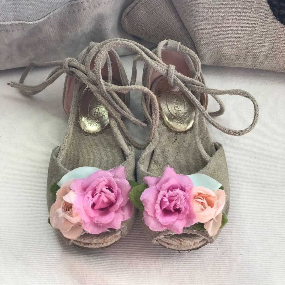 Joyfolie "Katie in Blossom" sandals. Size 9.