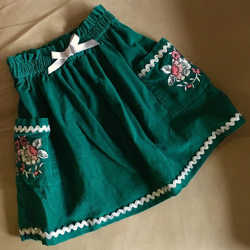 Hanna Andersson beautiful embroidered green skirt