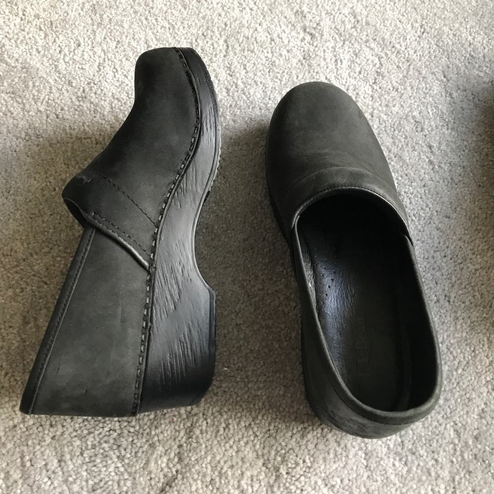 LL Bean black clogs size 39 fits like a 8.5