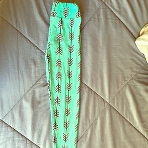 LuLaRoe Mint Green and Black arrows Tween Leggings