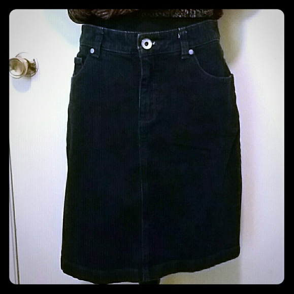 Izod Dresses & Skirts - IZOD Jean fall skirt  **$ale**