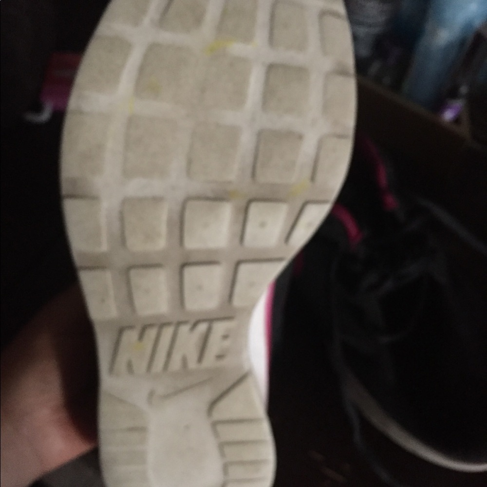 Nikes - Picture 2 of 3