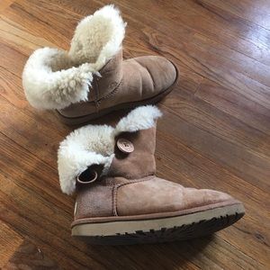 UGG Bailey button boots 7