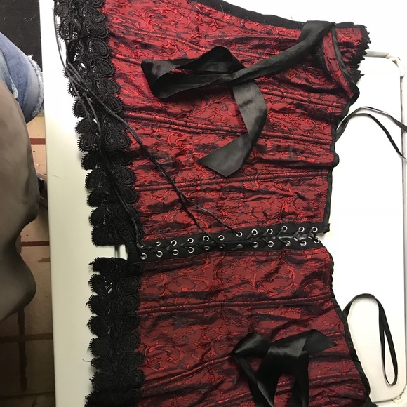 Corset - Picture 2 of 3