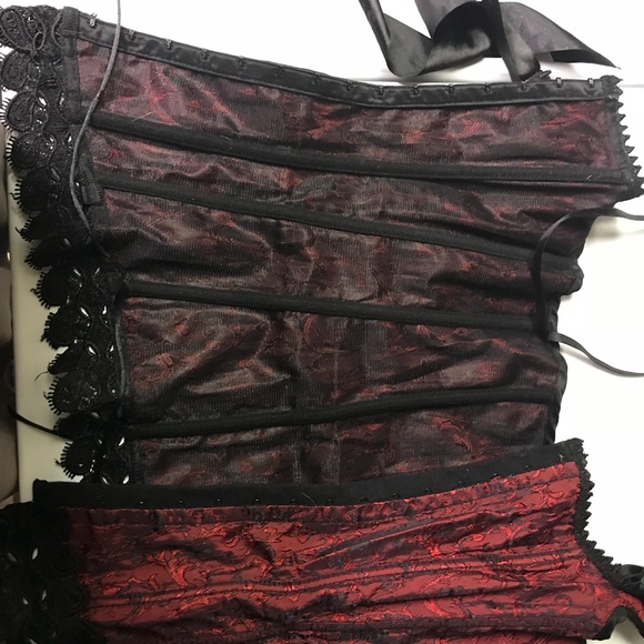 Corset - Picture 3 of 3