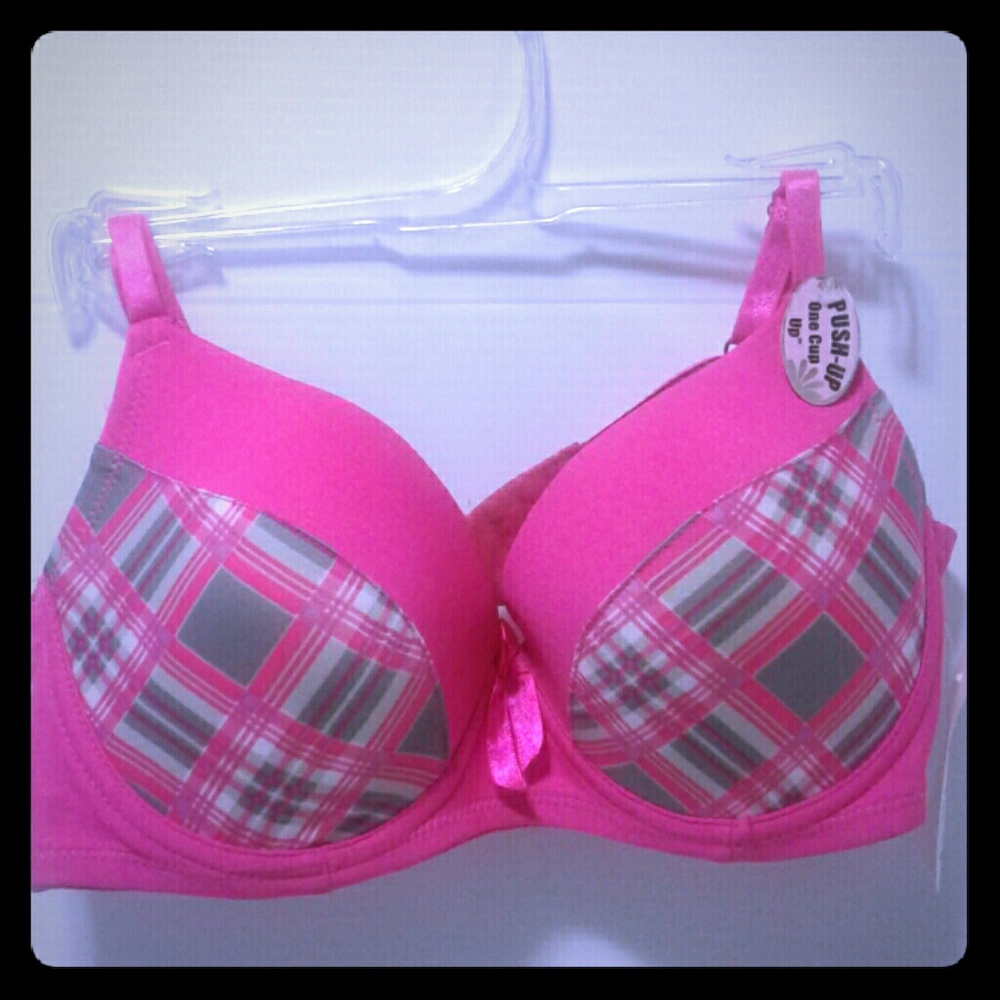 Romantic fitting bra