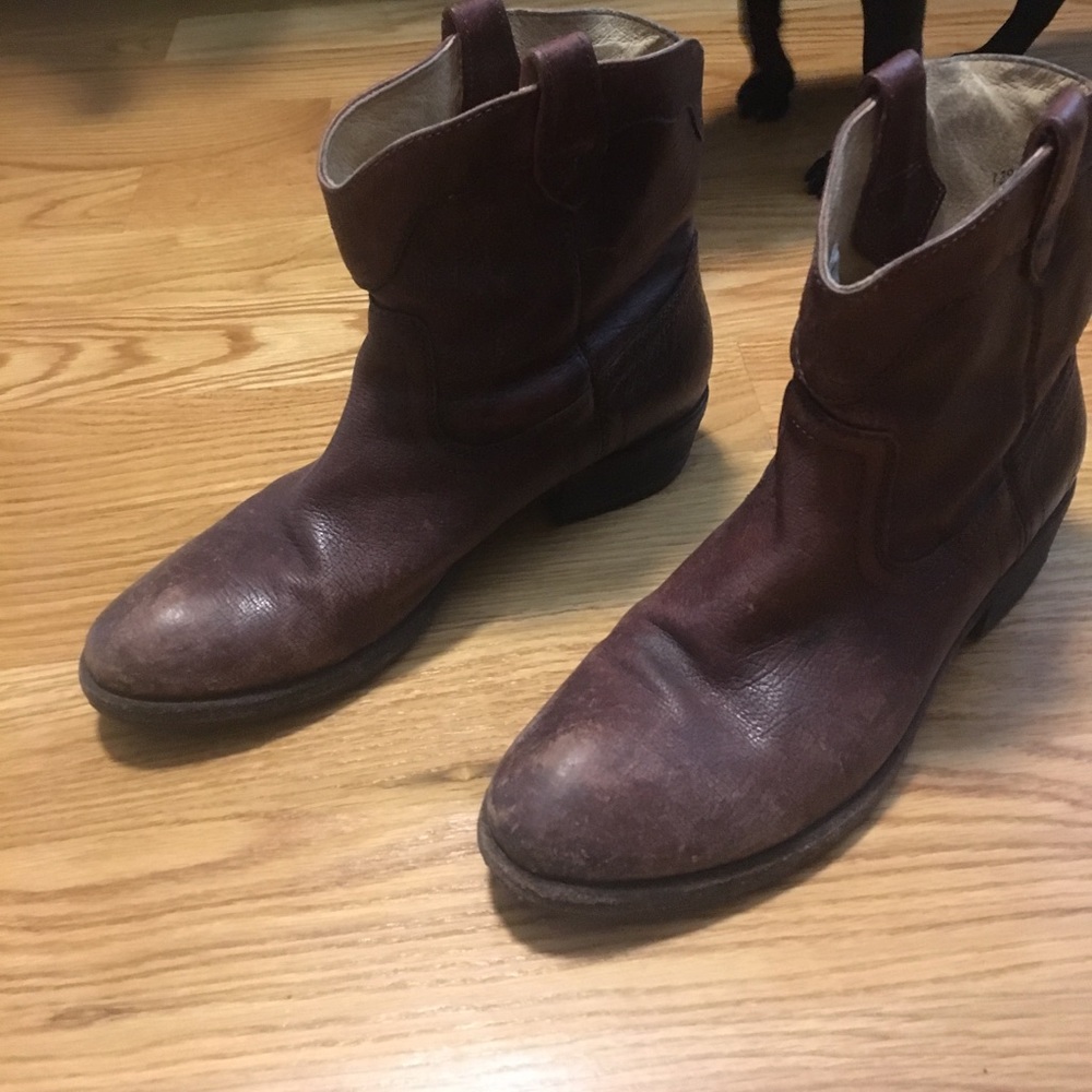 Frye Carson lug boots size 9