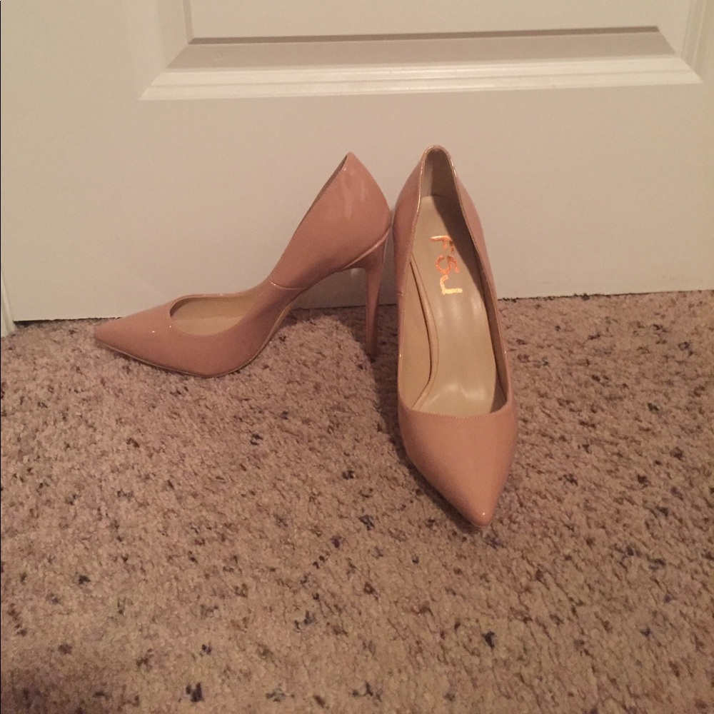 Never been worn heels 🔥