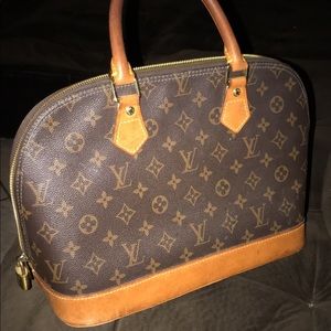 Authentic LV Alma
