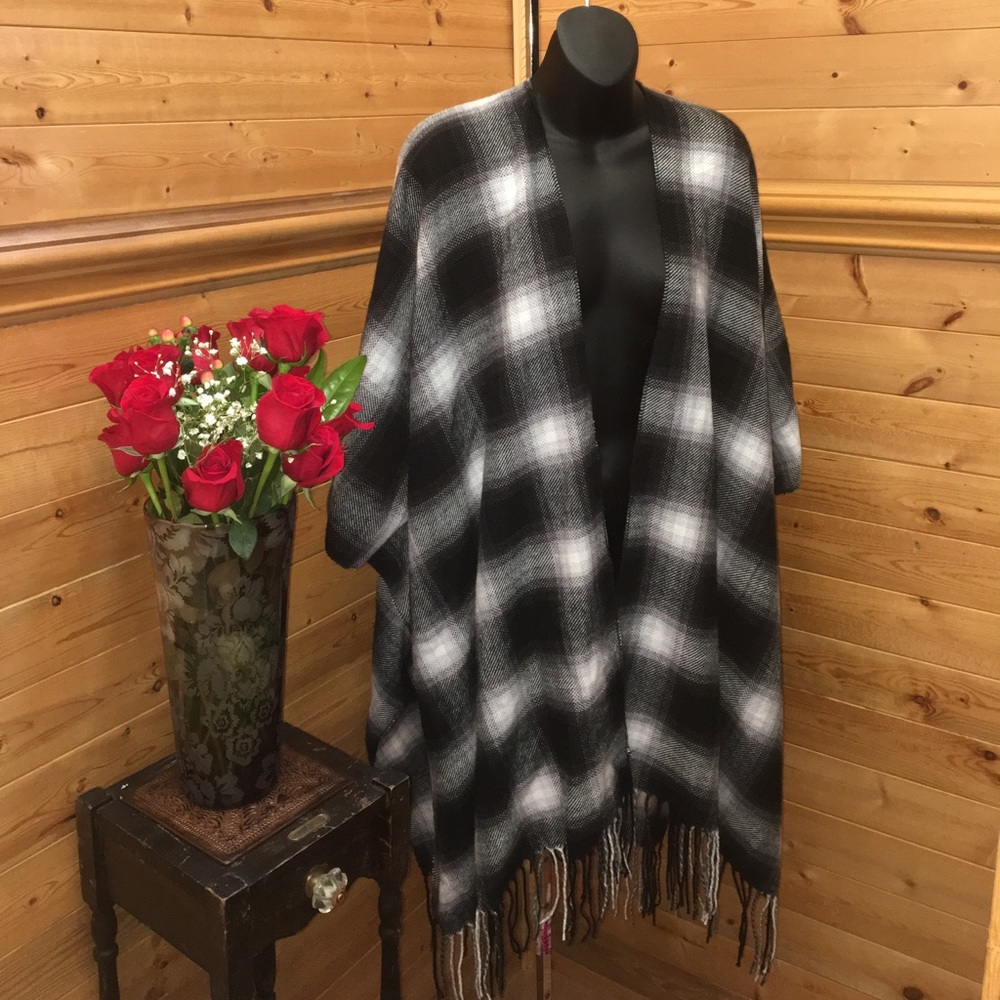 🍂Fringed plaid Shawl French Laundry