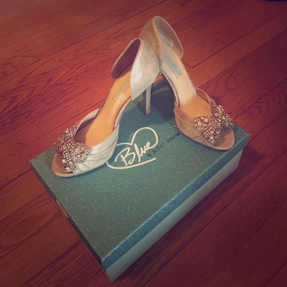 Pewter/Silver Bow Jeweled Shoes
