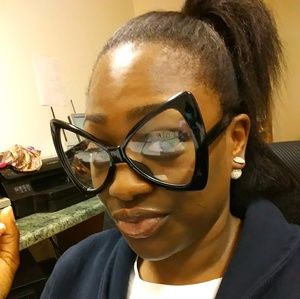 Meet your Posher, Shakeya