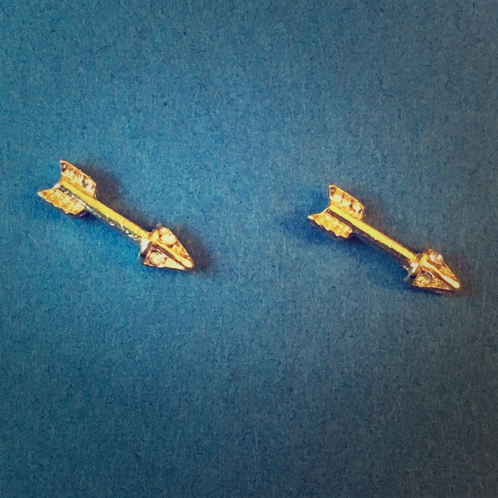 🏹G O R G E O U S Gold Arrow Post Earrings🏹