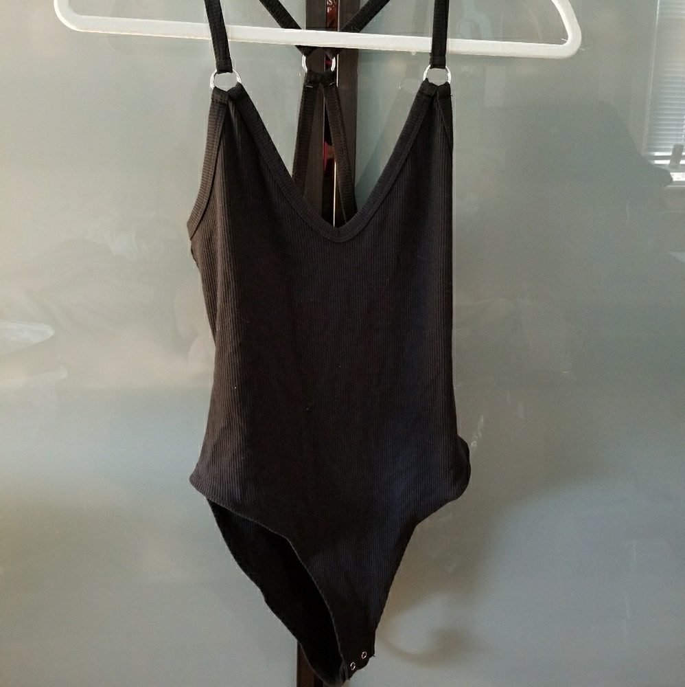 *NWT* Forever21 black ribbed metal ring bodysuit