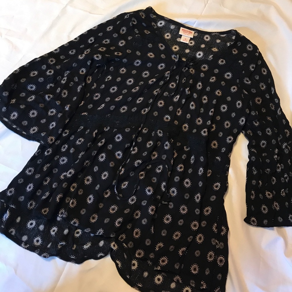 Mossimo quarter sleeve shirt