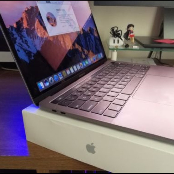 MacBook Pro - Picture 2 of 3