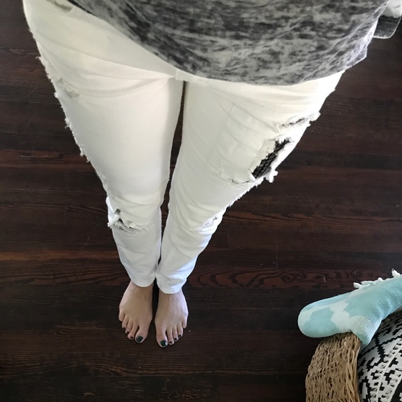 Distressed Denim Jeans - Picture 3 of 6