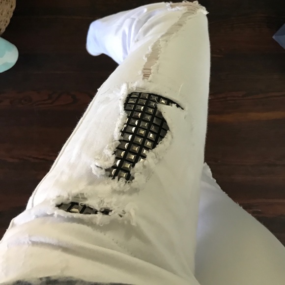 Distressed Denim Jeans - Picture 5 of 6