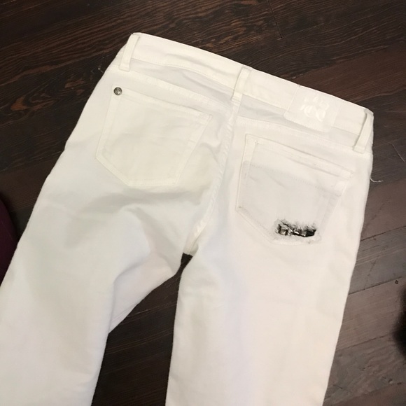 Distressed Denim Jeans - Picture 6 of 6