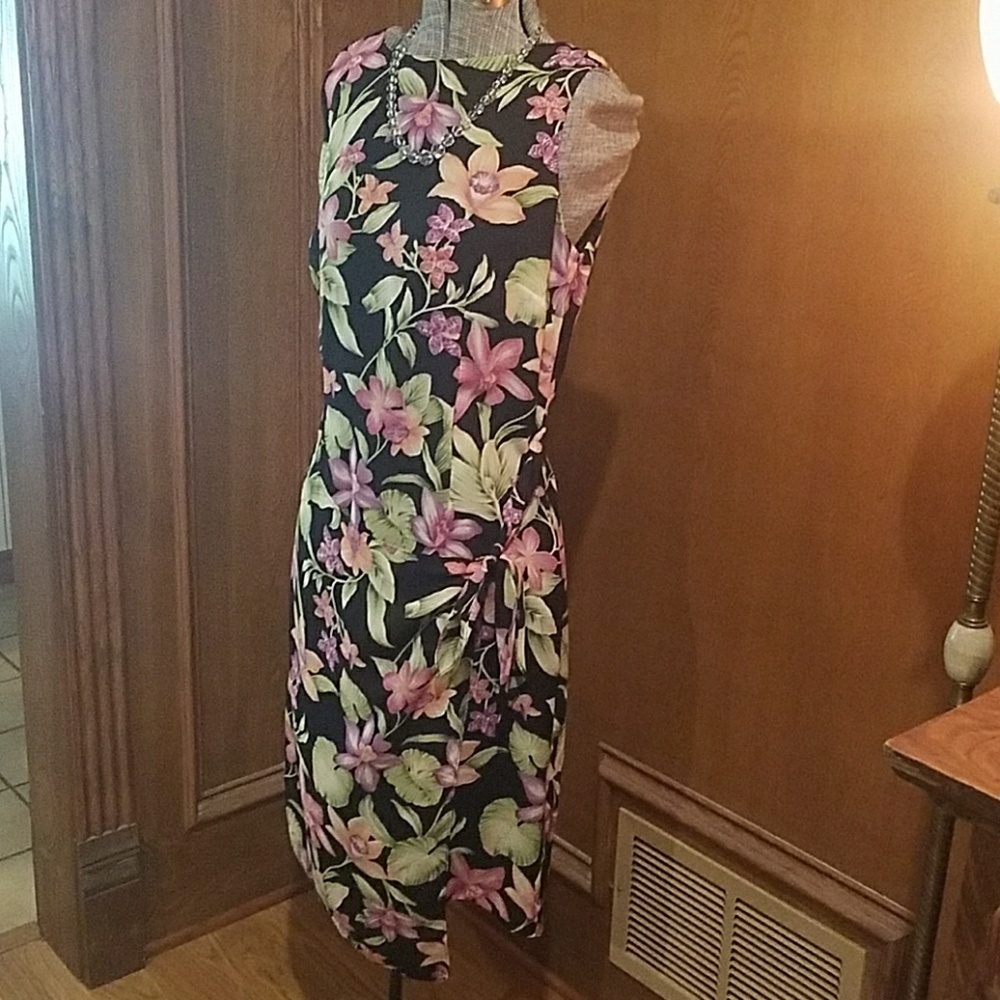 Floral dropped waist afternoon tea dress.