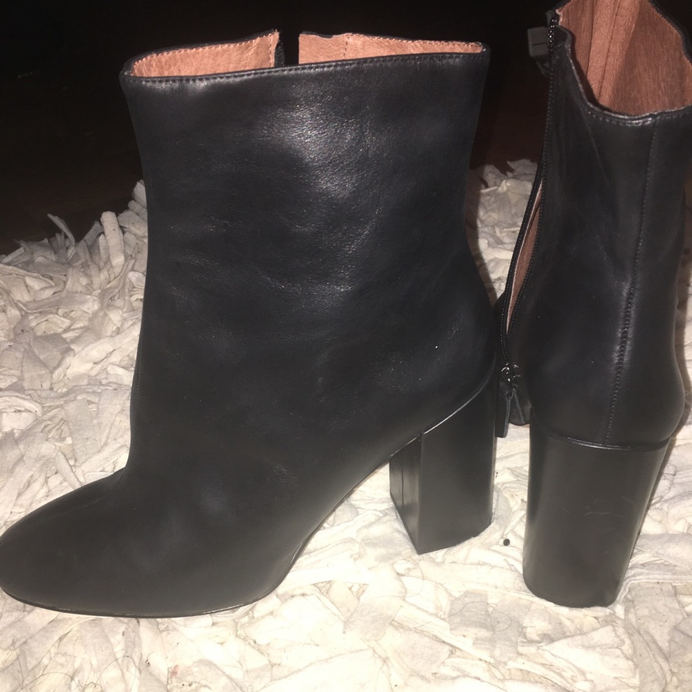 Gianni Bini Genuine Leather Black ankle boots🖤