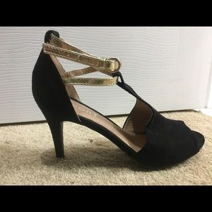 Velvet black heels!