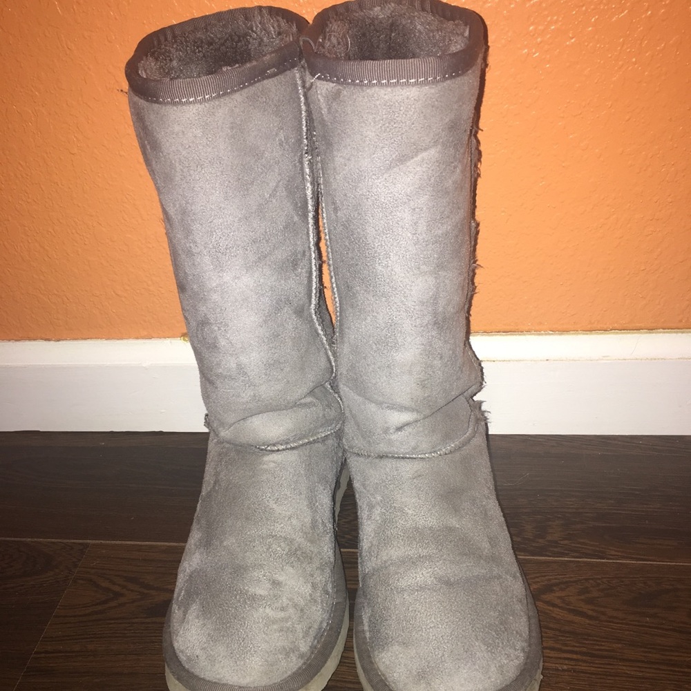 Grey Uggs