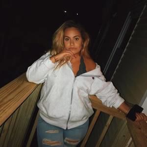 Meet your Posher, Flavia