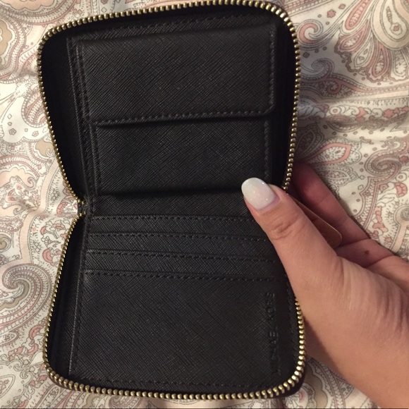 ‼️SOLD‼️ Authentic Michael Kors wallet - Picture 5 of 8