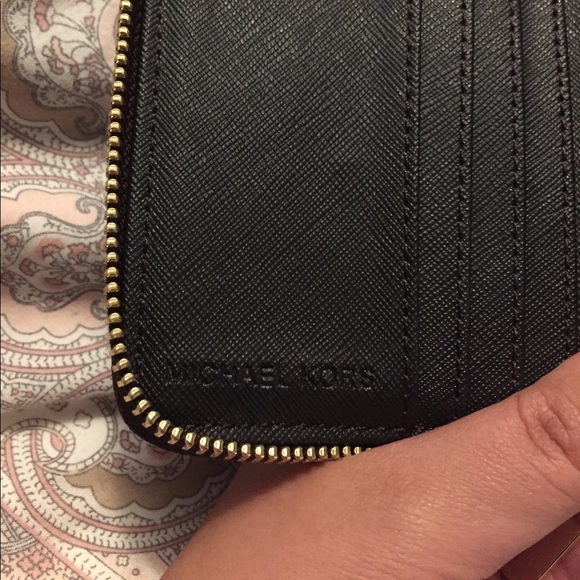 ‼️SOLD‼️ Authentic Michael Kors wallet - Picture 6 of 8