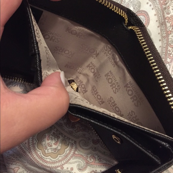 ‼️SOLD‼️ Authentic Michael Kors wallet - Picture 7 of 8
