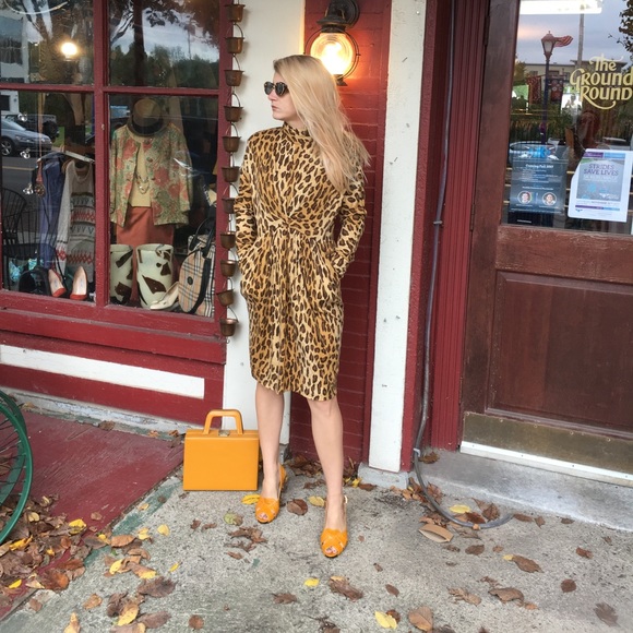 Vintage leopard dress 🎉PM Editor pick 🎉 SALE 🎉 - Picture 8 of 8