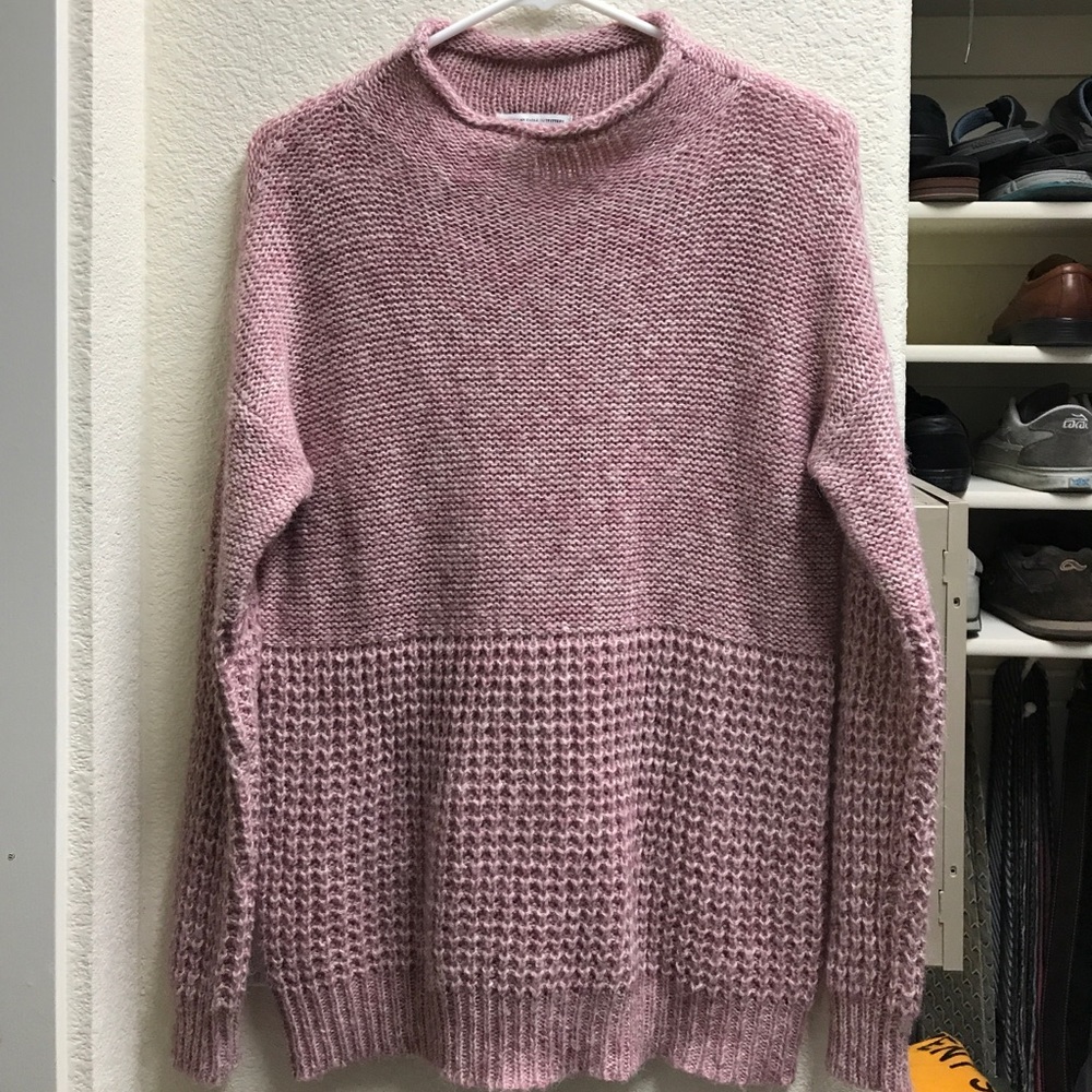 Beautiful pink AEO sweater