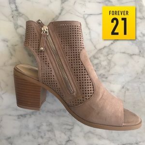 ✨ Heel Cut-out Booties