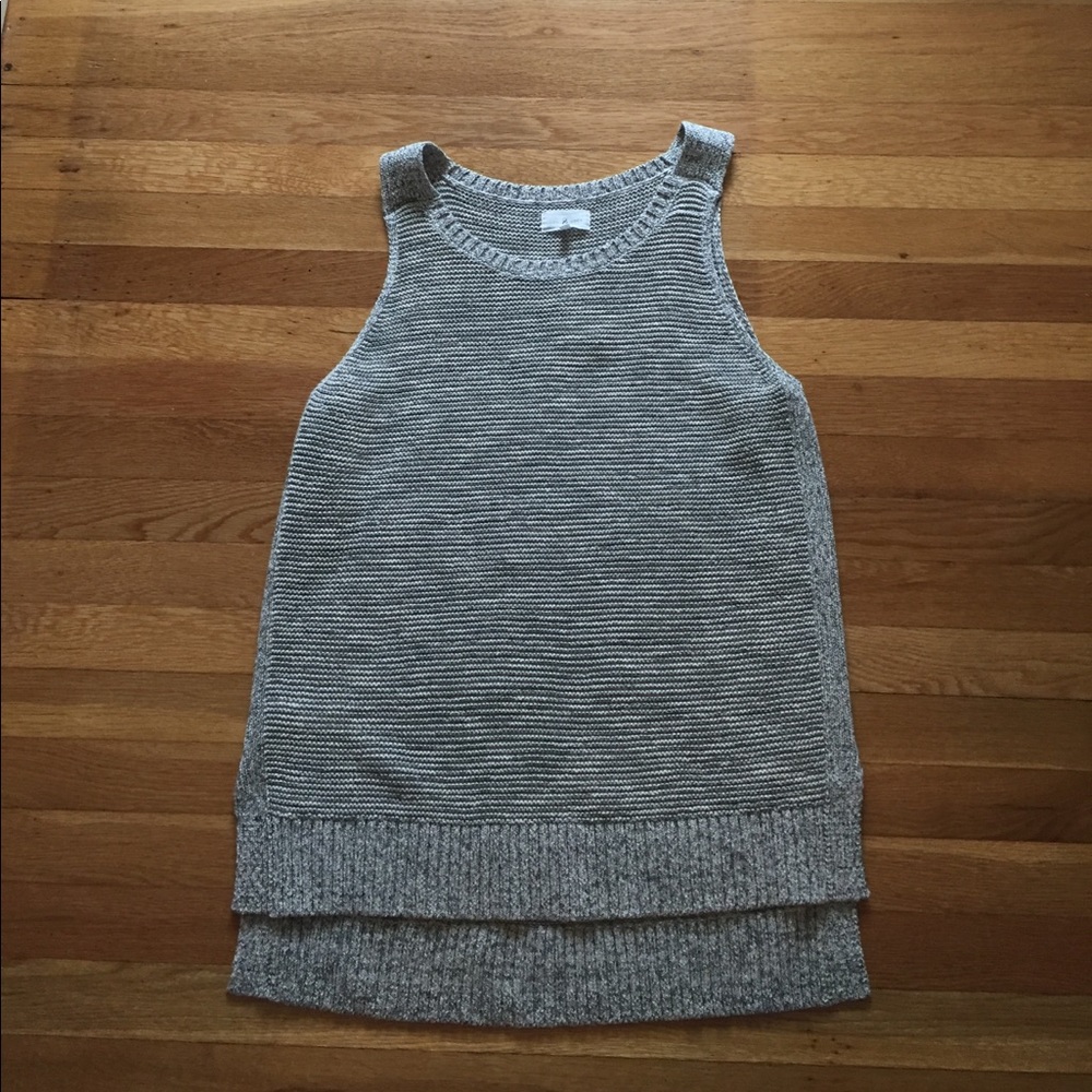 NEVER BEEN WORN Lou & Grey Sweater