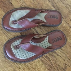 Men's like NEW Born Sandals sz 10