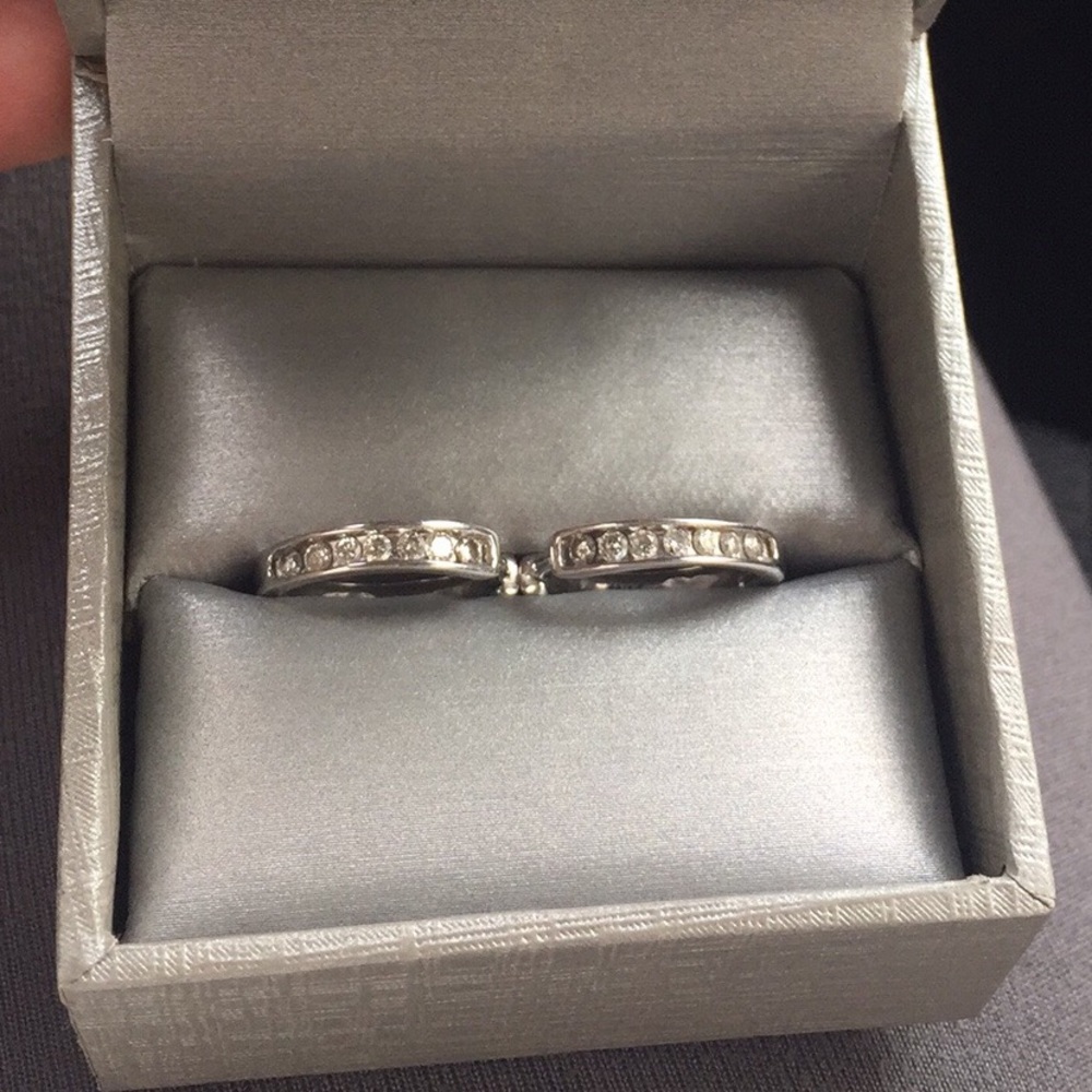 Diamond earrings in white gold