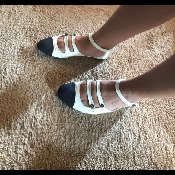 Chanel Strappy Flats - CLASSICS - Picture 2 of 8