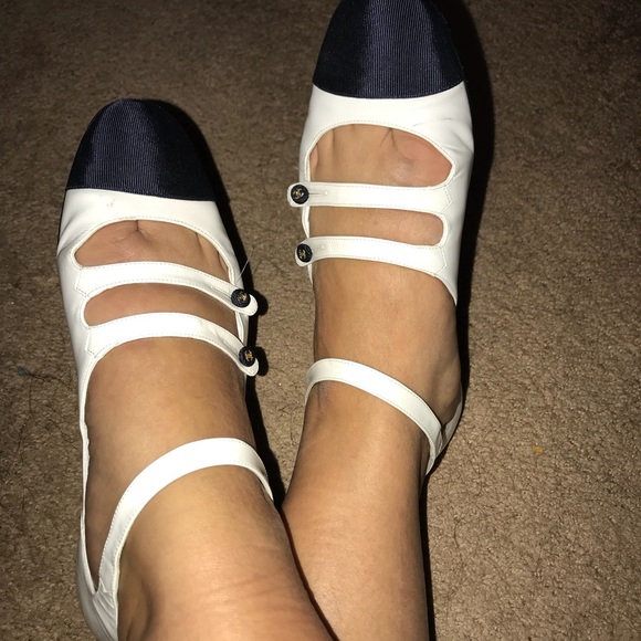 Chanel Strappy Flats - CLASSICS - Picture 5 of 8