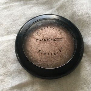 MAC Mineralize skin finish in Soft and Gentle