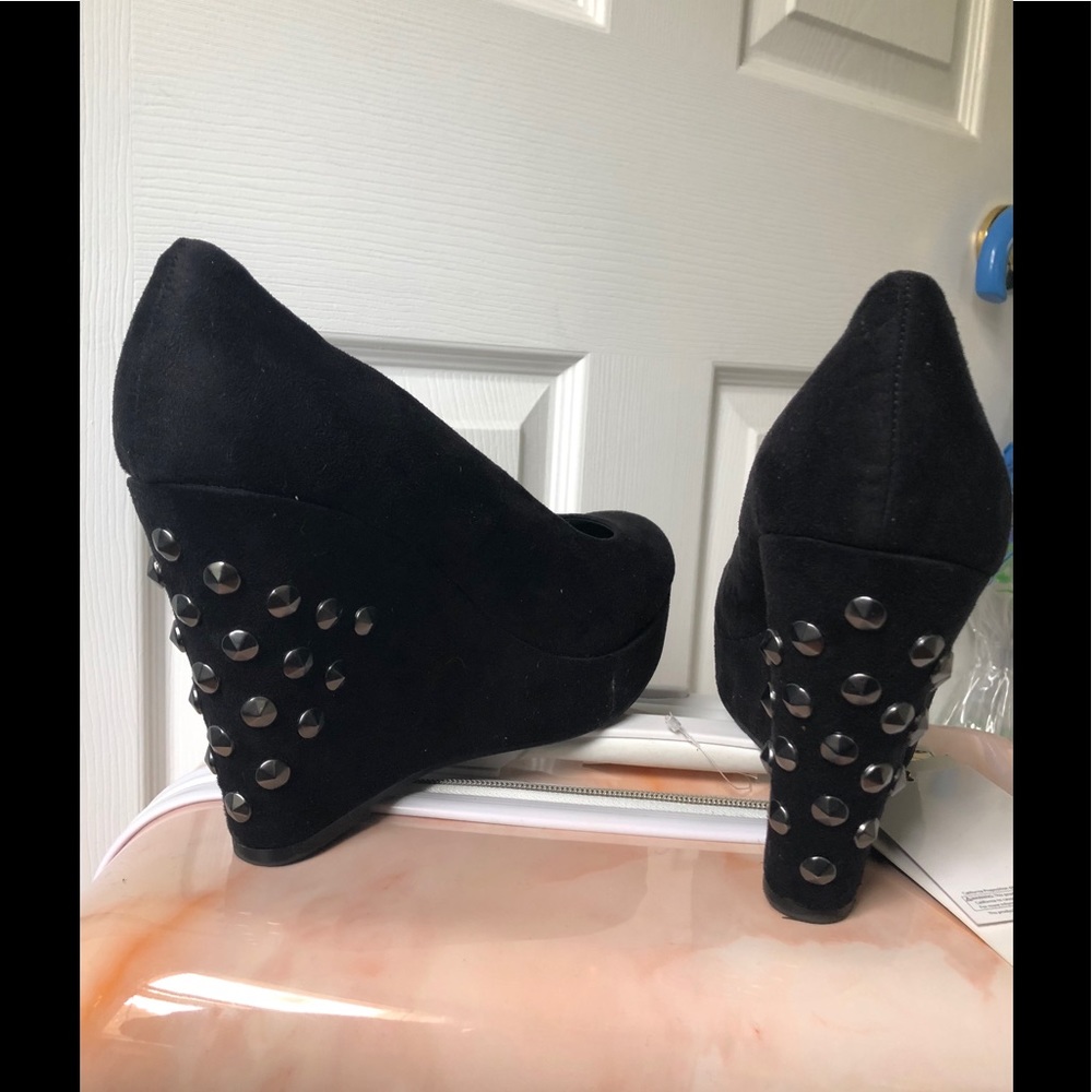 Kardashian Kollection Platforms