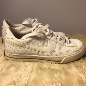 NIKE TENNIS SHOES