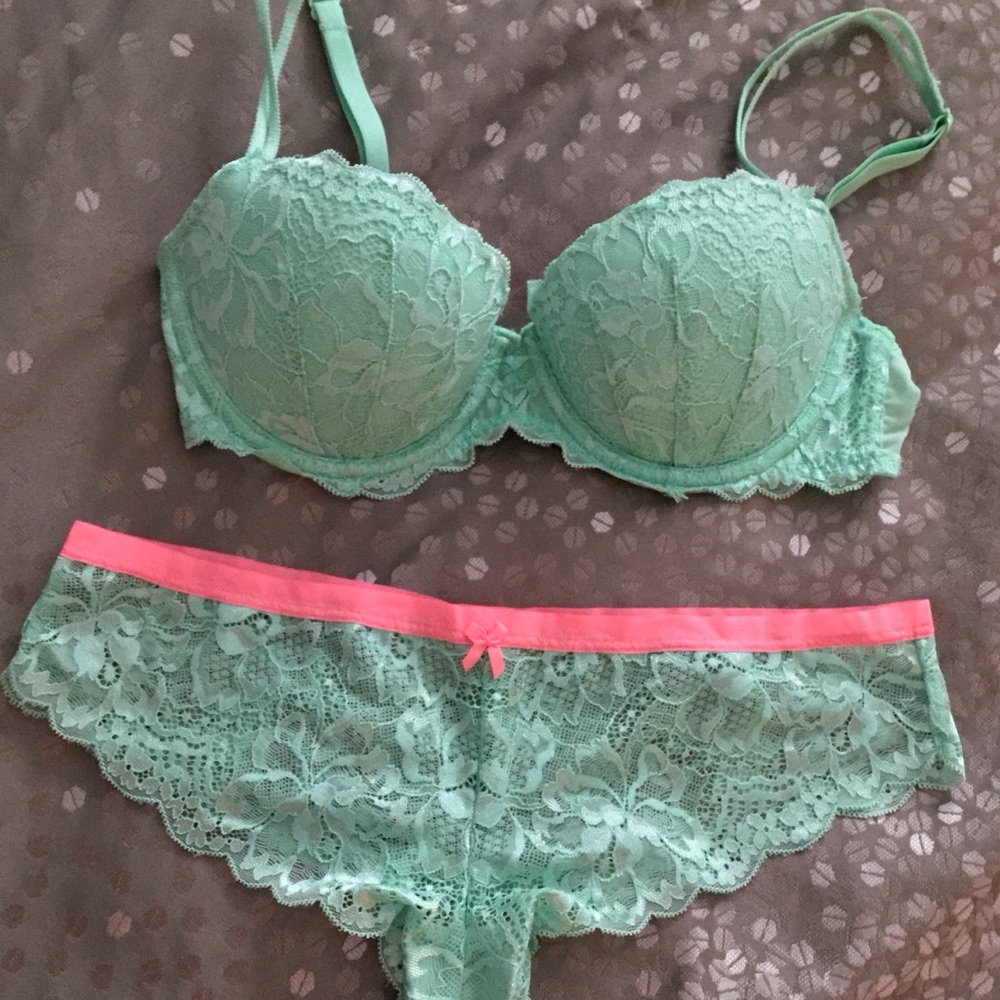 NWOT: VS Pink Date Bra & panty set