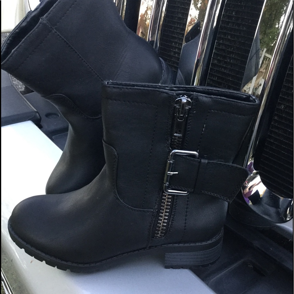 SALE!! BRAND NEW Booties - Picture 2 of 8