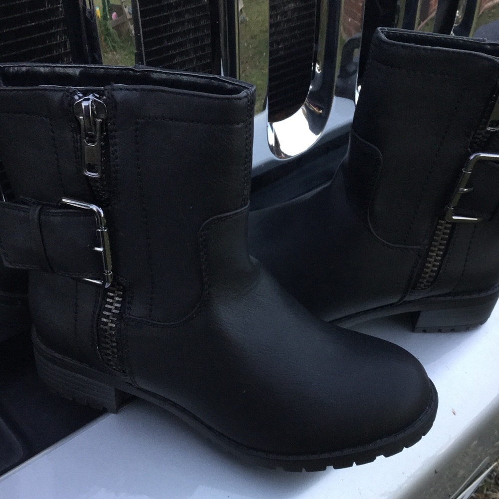 SALE!! BRAND NEW Booties - Picture 5 of 8