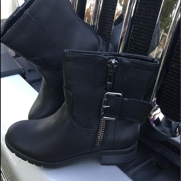 SALE!! BRAND NEW Booties - Picture 2 of 8