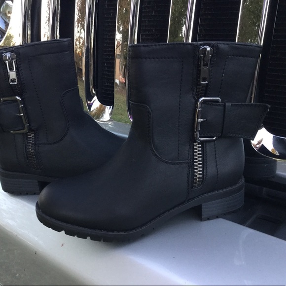 SALE!! BRAND NEW Booties - Picture 4 of 8