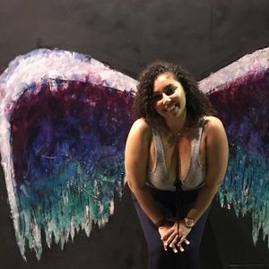 Meet your Posher, Mona