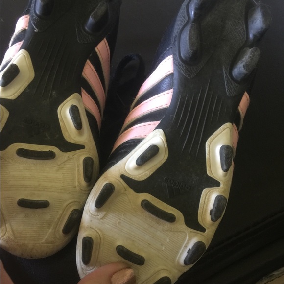 Good condition soccer cleats - Picture 2 of 2